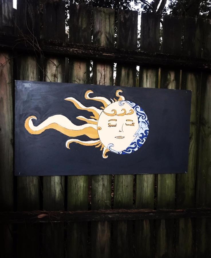 Tallahassee Sun & Moon Стая снимка